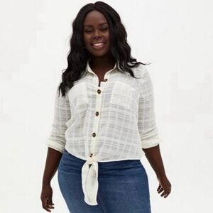 Torrid Size 4 Cream Colored Button Down Tie Front Cropped Shirt